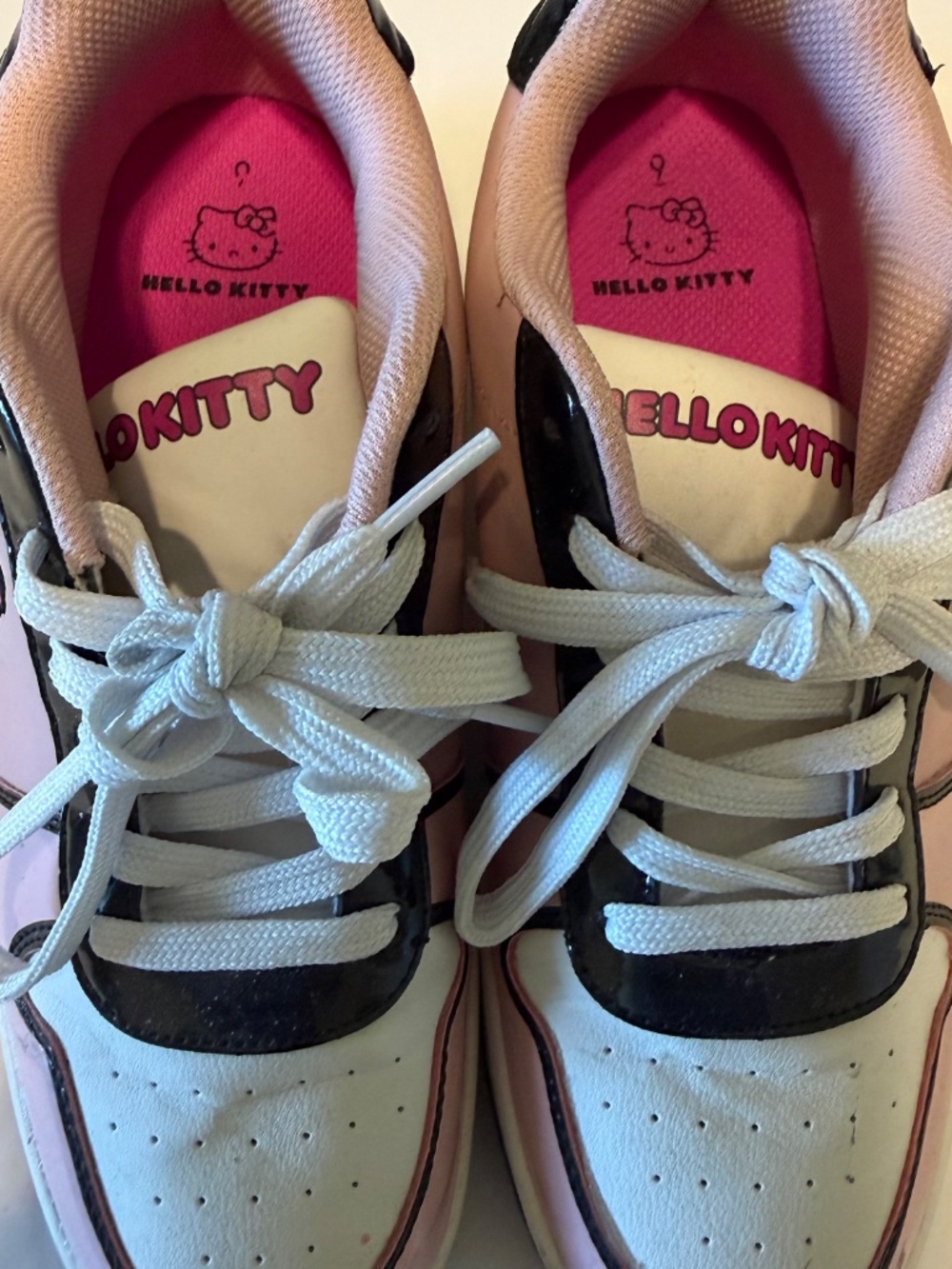 Hello Kitty shoes - Picture 2 of 7